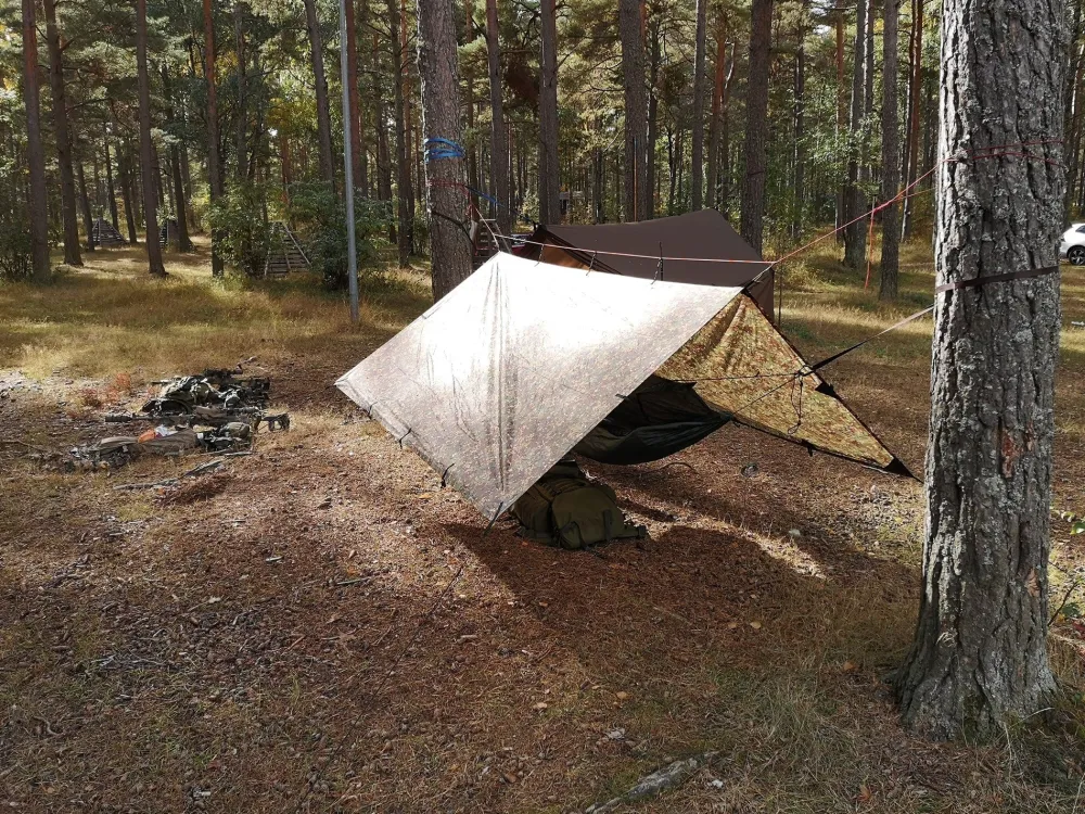 DD Hammocks Majoitteet ^ Frontline riippumatto