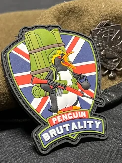 Forgotten Weapons Moraalimerkit Ja Heijastimet ^ Penguin Brutality moraalimerkki