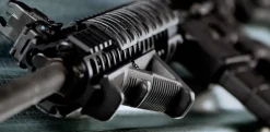 Magpul Muut Asetarvikkeet ^ AFG-2 Angled Fore Grip viisto kädensija Picatinny-kiskoon