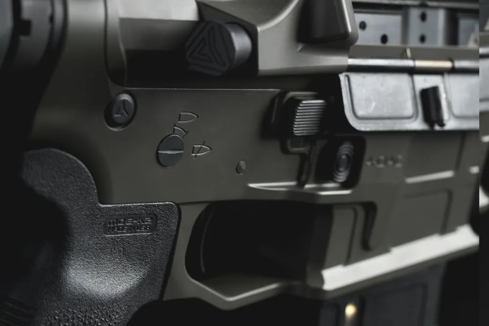 Radian Muut Asetarvikkeet ^ Talon-GI AR-15 varmistin