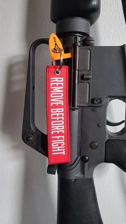 Varusteleka Avaimenperät Ja -Ketjut ^ avaimenperä, NIMI + REMOVE BEFORE FIGHT