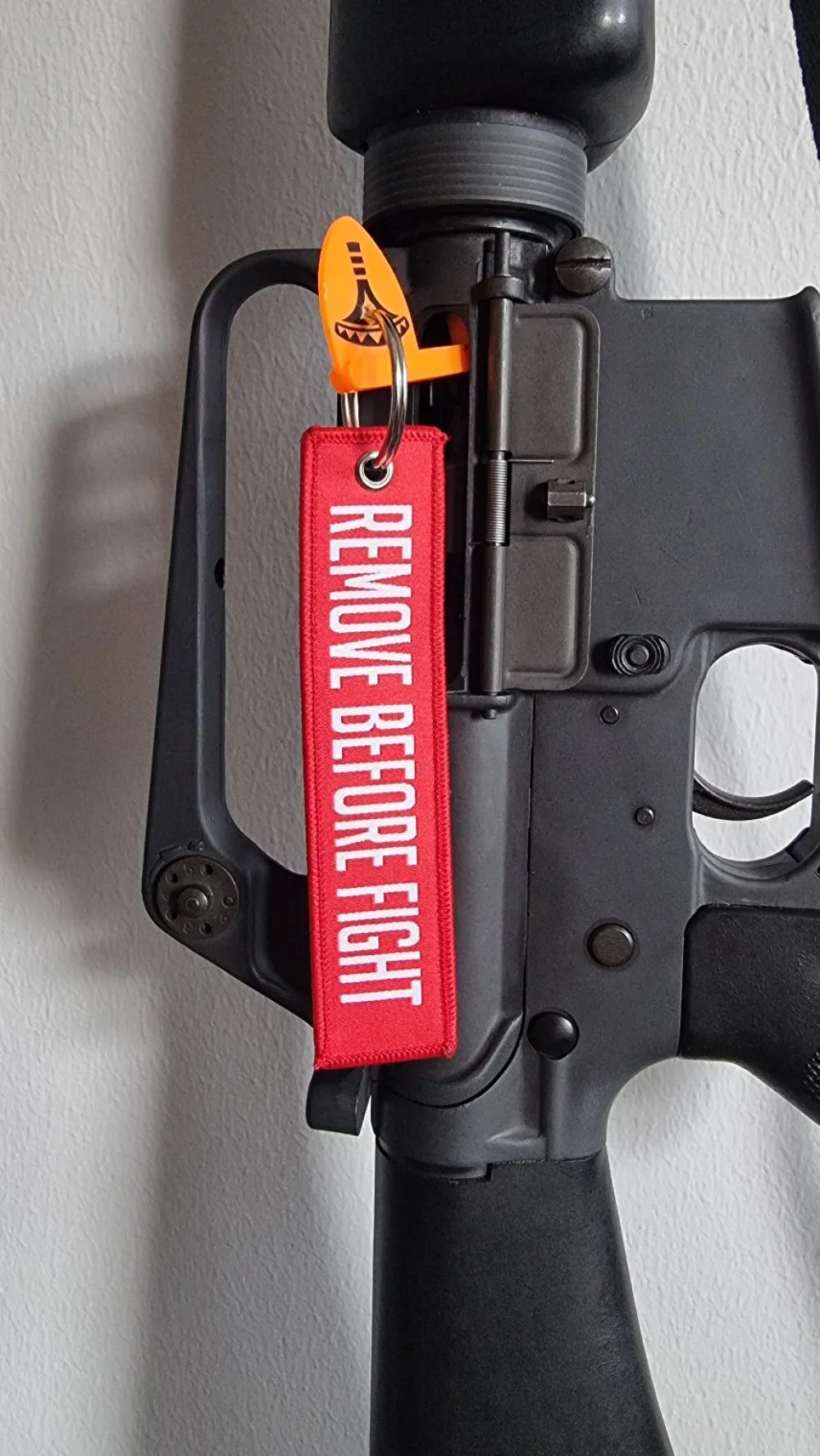 Varusteleka Avaimenperät Ja -Ketjut ^ avaimenperä, REMOVE BEFORE FIGHT