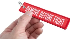 Varusteleka Avaimenperät Ja -Ketjut ^ avaimenperä, REMOVE BEFORE FIGHT
