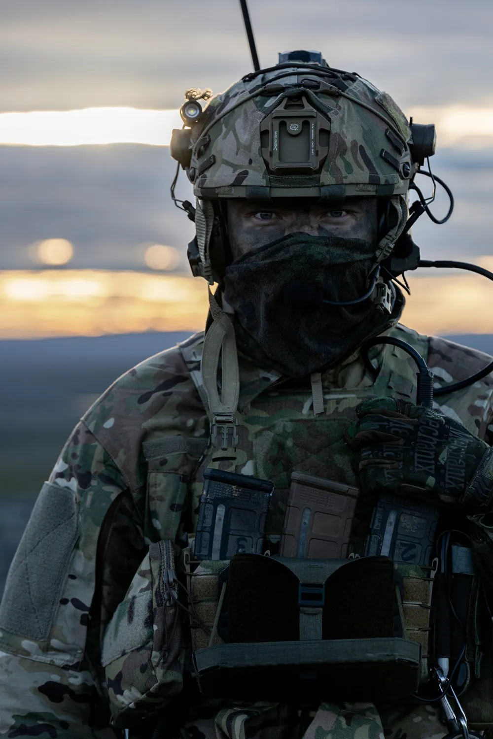 Varusteleka Suojaimet ^ kypäränpäällinen